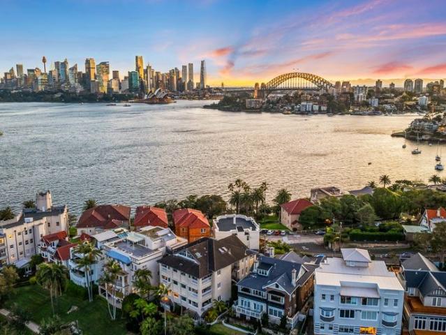 Harbourside Apartment in Exclusive Cremorne Point