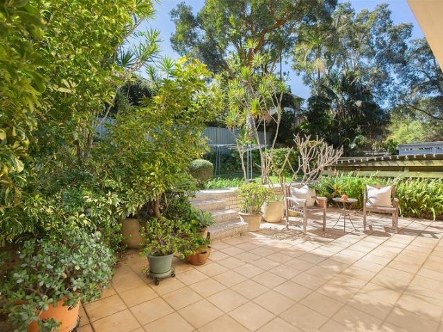 Harbourside Apartment with Exclusive Courtyard & Coastal Lifestyle