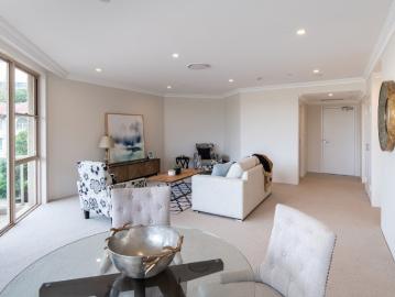 Harbourside Living in Prestigious Elizabeth Bay