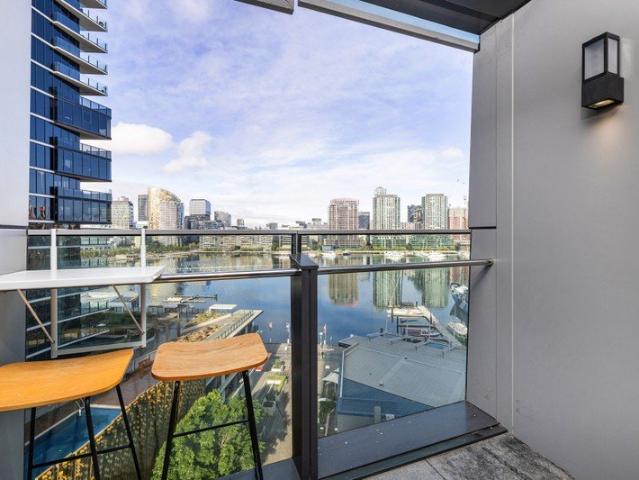 Harbourside Living with Exceptional Water Views
