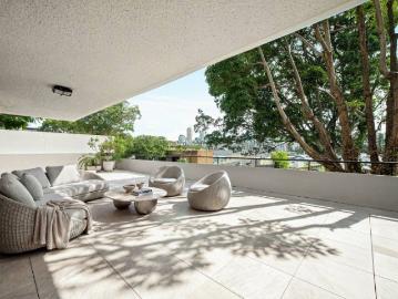 Harbourside Luxury with Panoramic Views & Expansive Entertaining Terrace
