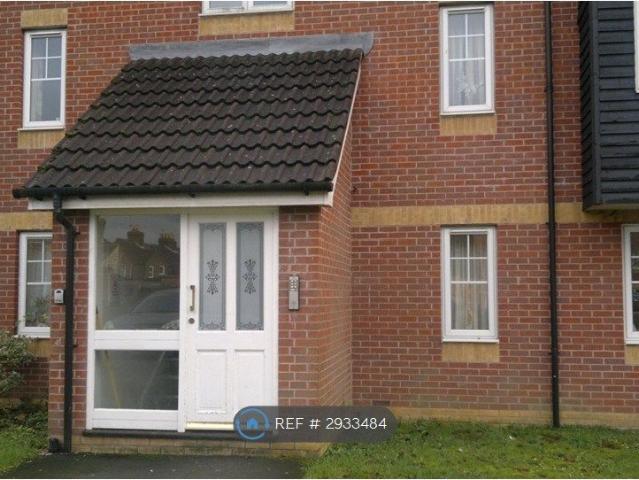 Harbury Court, Newbury RG14, 2 bed flat to rent, £1,175 pcm | PrimeLocation