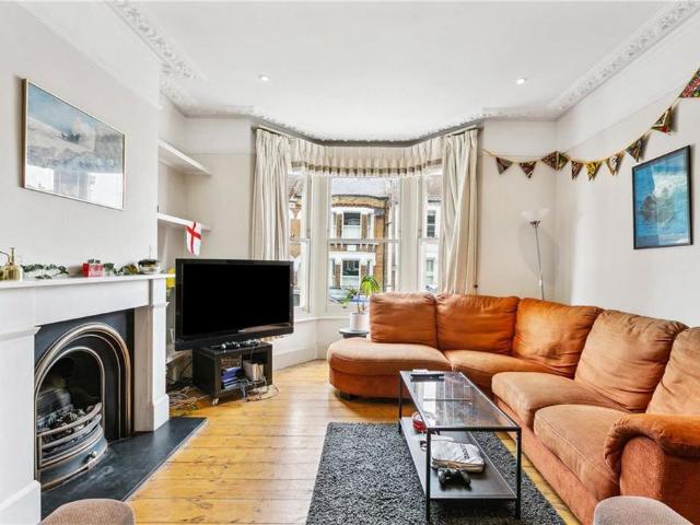 Harbut Road, London SW11 4 bed terraced house to rent £5,000 pcm £1,154 pw