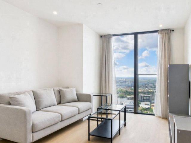 Harcourt Tower, 67 Marsh Wall, E14 2 bed apartment to rent £3,497 pcm £807 pw