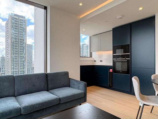 Harcourt Tower, 67 Marsh Wall. 2 bed flat to rent £3,499 pcm £807 pw