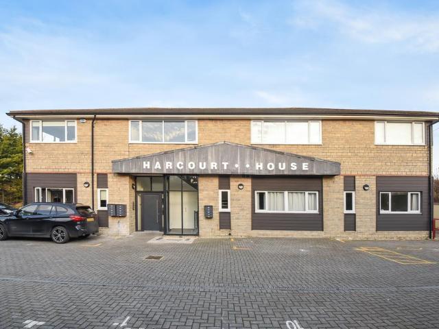 Harcourt House, Cotswold Dene. Studio to rent £850 pcm £196 pw