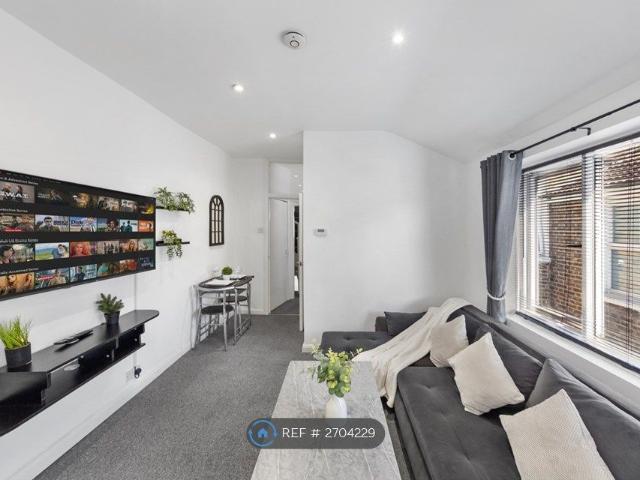 Harcourt Road, London E15, 3 bed flat to rent, £3,400 pcm | PrimeLocation