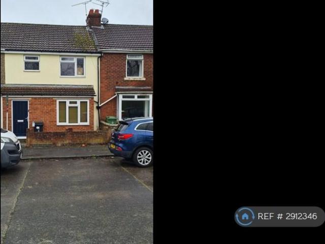 Harcourt Road, Swindon, SN2 3 bed terraced house to rent £1,300 pcm £300 pw