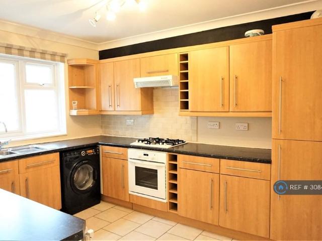 Harcourt Road, Wallington, SM6 1 bed flat to rent £1,350 pcm £312 pw