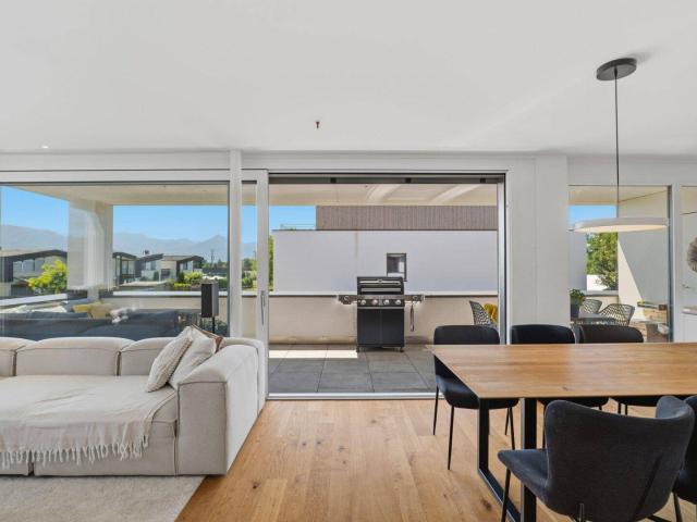 Hard: Hochmoderne 3 Zimmer Wohnung in begehrter Lage mit riesiger Terrasse, zwei Autoabstellplätzen und vielen weiteren Highlights!