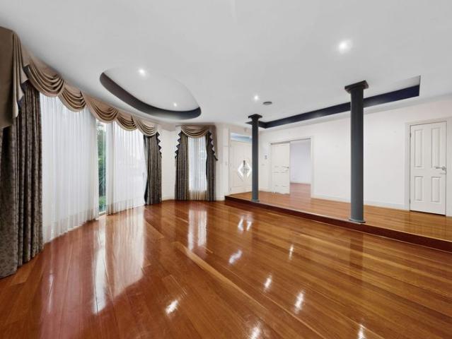 HARD TO FIND 5 BEDROOMS HOUSE!