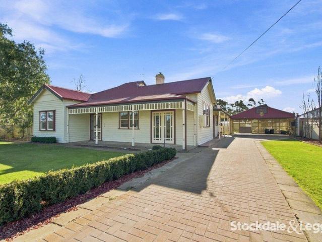 Hard to Replicate Character Residence on 1663m2 Block