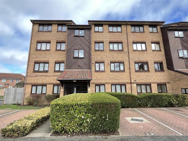 Hardcastle Close, Croydon CR0, 2 bed flat to rent, £1,500 pcm | PrimeLocation