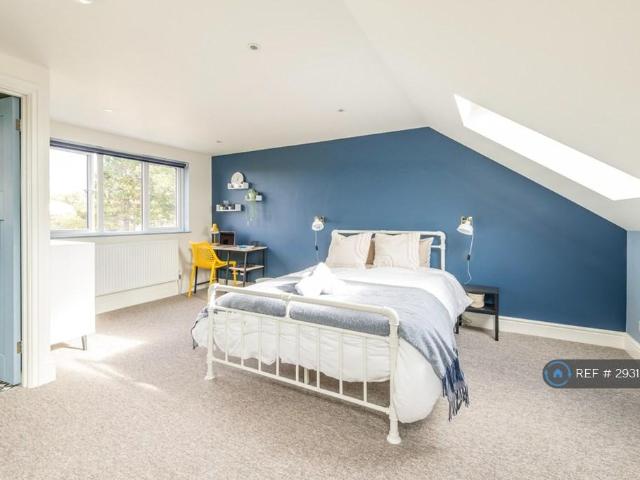 Hardenhuish Road, Bristol, BS4 4 bed semi detached house to rent £2,700 pcm £623 pw