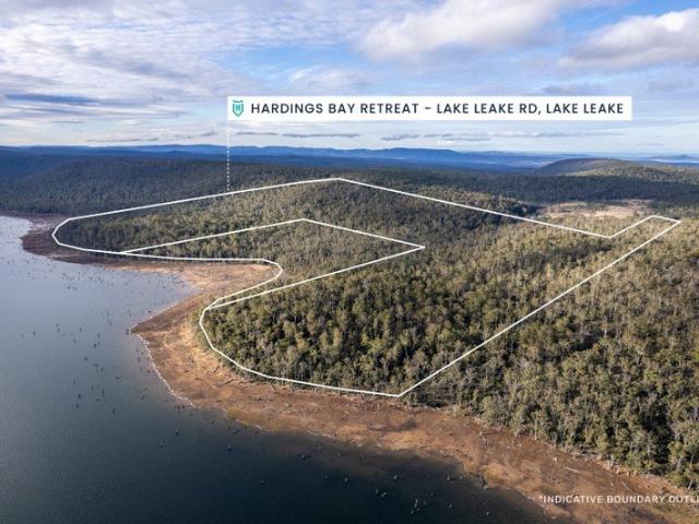 'Hardings Bay Retreat' on the shores of Lake Leake