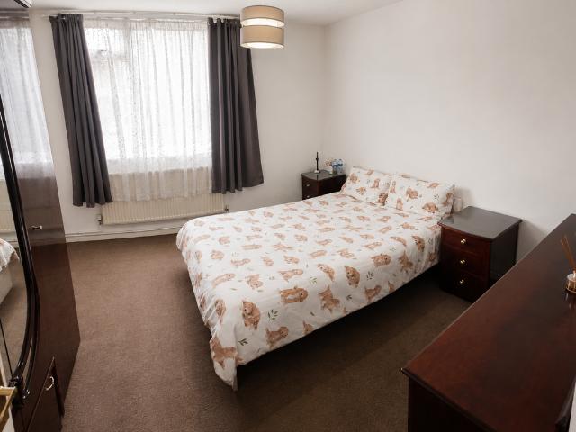 Hardie Close, London NW10, 1 bed flat to rent, £1,400 pcm | PrimeLocation