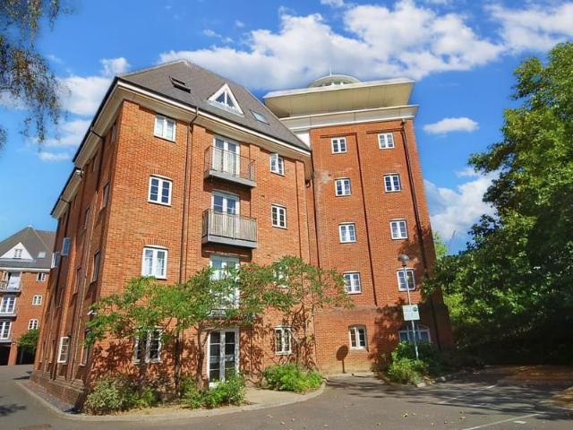 Hardie's Point, Colchester CO2, 2 bed flat to rent, £1,275 pcm | PrimeLocation