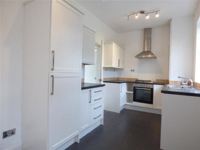 Hardman Avenue, Rawtenstall, BB4 2 bed terraced house to rent £850 pcm £196 pw