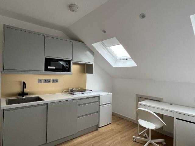Hardman Road, Kingston Upon Thames KT2, 1 bed property to rent, £1,099 pcm | PrimeLocation