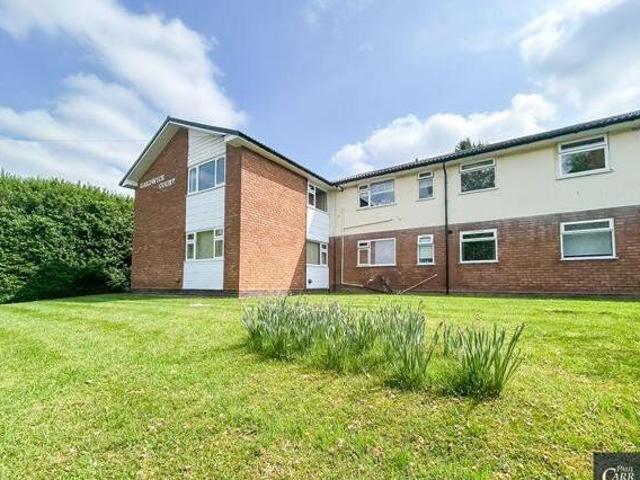 Hardwick Court, Wood Lane, 2 Bedroom Flat