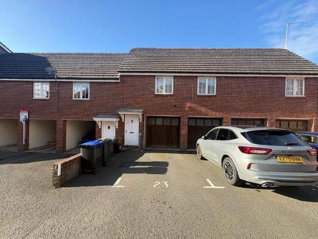Hardwick Hall Way, Daventry NN11 2 bed maisonette to rent £950 pcm £219 pw