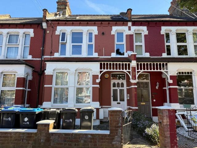 Hardwicke Road, Palmers Green 2 bed flat to rent £1,750 pcm £404 pw