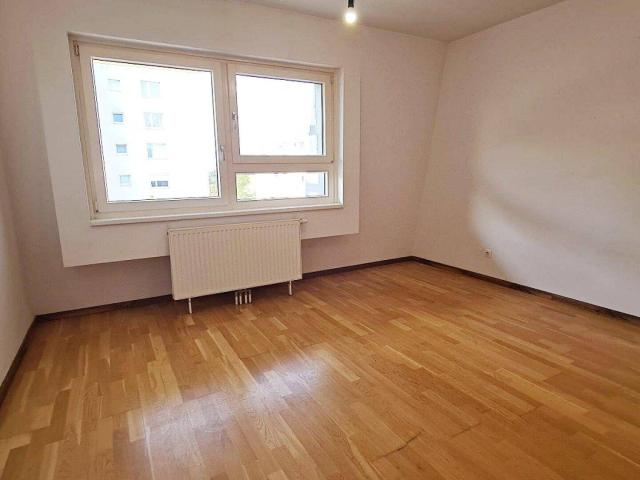 HARDTMUTHGASSE, DACHGESCHOSS, 70 m2 Neubau, Wohnküche, 2 Zimmer, Wannenbad, Parketten, WG geeignet