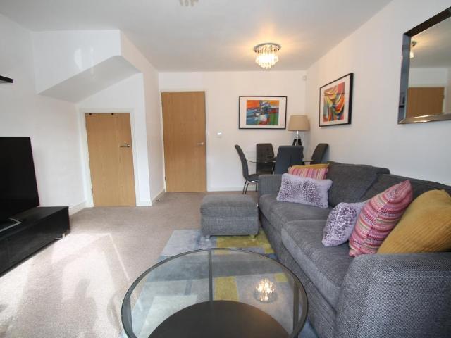 Hardy Avenue, Dartford, DA1 2 bed terraced house to rent £1,850 pcm £427 pw