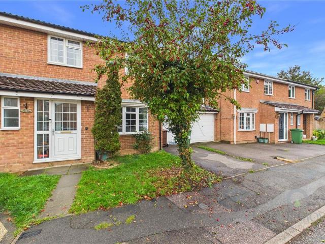 Hare Close, Buckinghamshire MK18 4 bed semi detached house to rent £1,600 pcm £369 pw