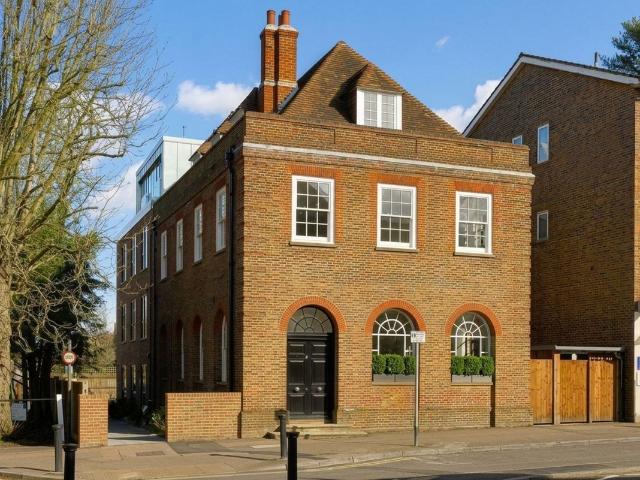Hare Lane, Claygate KT10, 1 bed flat to rent, £1,500 pcm | PrimeLocation