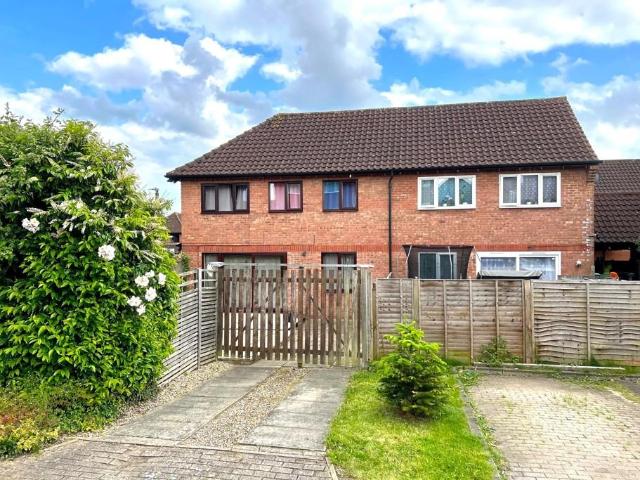 Harebell Close, Walnut Tree 3 bed end of terrace house to rent £1,500 pcm £346 pw