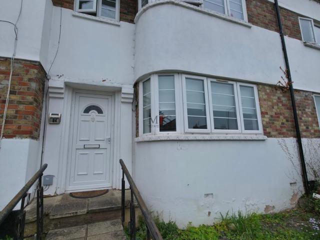 Harefield Road, Uxbridge, UB8 3 bed house to rent £2,250 pcm £519 pw