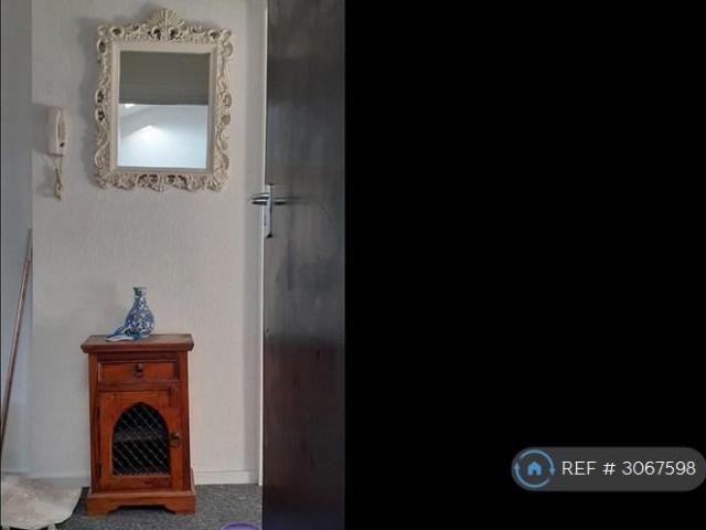 Harehills Avenue, Leeds, LS7 2 bed flat to rent £845 pcm £195 pw