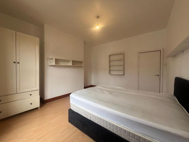 Harehills Avenue, Leeds LS8, 2 bed flat to rent, £900 pcm | PrimeLocation