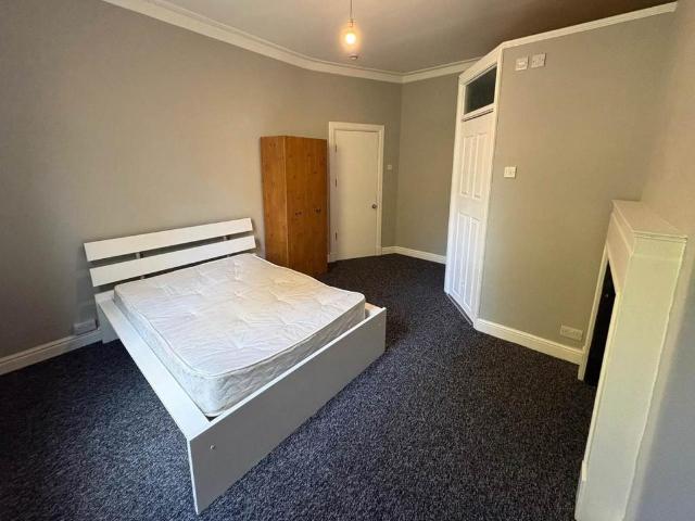 Harehills Avenue Room 2, Leeds LS7 1 bed in a house share to rent £650 pcm £150 pw