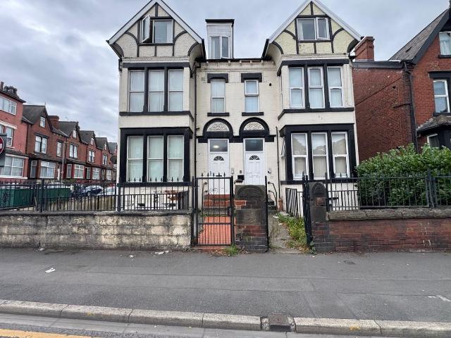 Harehills Lane, Leeds, West Yorkshire LS8, 2 bed flat to rent, £850 pcm | PrimeLocation