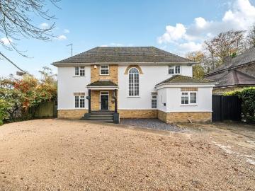 Harestone Valley Road Caterham CR3 5 bed detached house to rent £3,650 pcm £842 pw