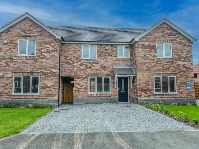 Harewood Way, Grimsby, NE. 3 bed terraced house to rent £1,000 pcm £231 pw