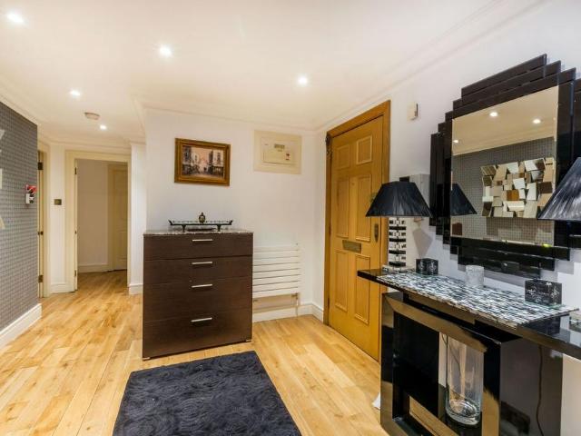 Harewood Avenue, Marylebone, London, NW1 2 bed flat to rent £4,009 pcm £925 pw