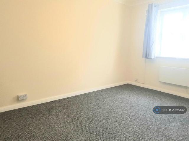 Harewood Court, Harrow, HA3 2 bed flat to rent £1,750 pcm £404 pw