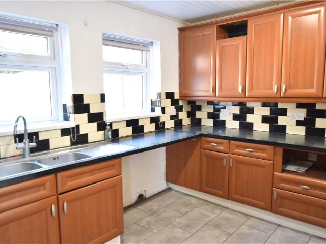 Harewood Gardens, South Croydon CR2, 4 bed terraced house to rent, £2,600 pcm | PrimeLocation