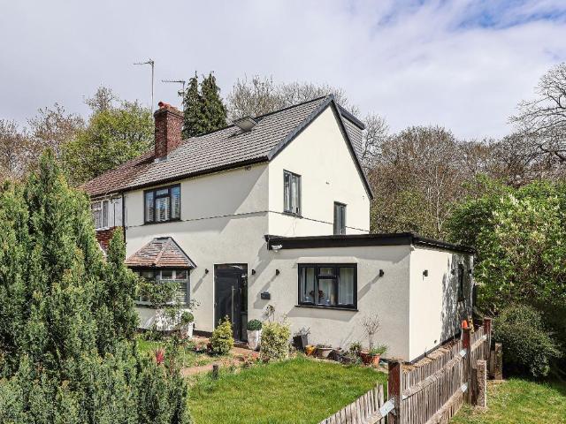 Harewood Gardens, South Croydon, CR2 9BU 5 bed semi detached house to rent £2,500 pcm £577 pw