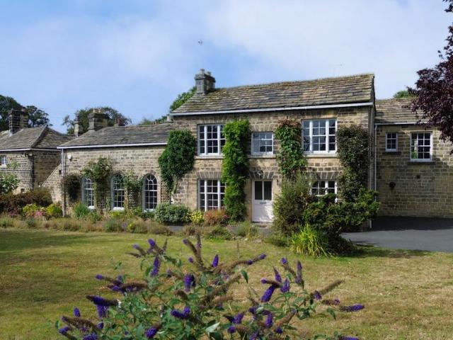 Harewood, Leeds LS17 4 bed detached house to rent £4,500 pcm £1,038 pw