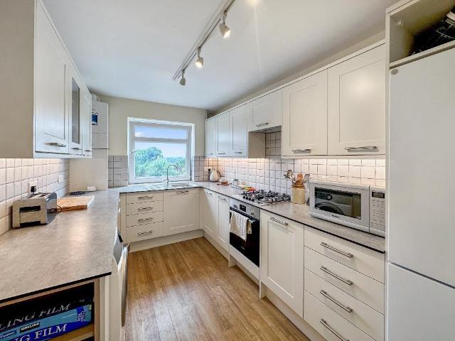 Harewood Road, South Croydon, Surrey. 1 bed flat to rent £1,350 pcm £312 pw