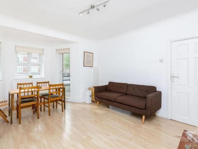Harford Street, London E1 3 bed flat to rent £3,250 pcm £750 pw