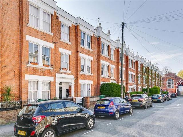 Hargrave Road, London N19 2 bed flat to rent £2,300 pcm £531 pw