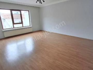 Harika Konumda Arakat Asansörlü Çift Balkonlu Kiralık 3+1