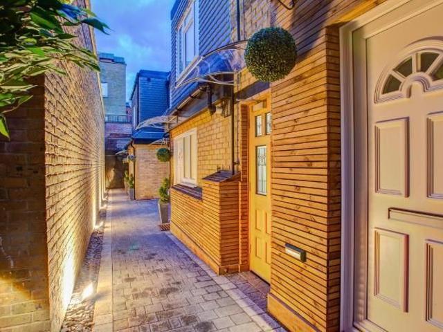 Haringey, London N8, 2 bed flat to rent, £1,999 pcm | PrimeLocation