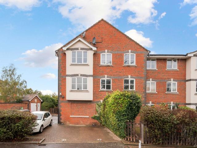 Harland Close, London SW19, 2 bed flat to rent, £1,900 pcm | PrimeLocation