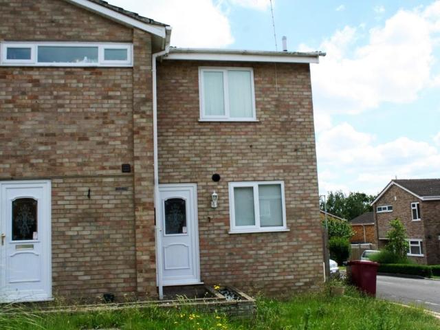 Harlech Avenue, ReadIng, BerkshIre, RG4 1 bed maisonette to rent £1,099 pcm £254 pw